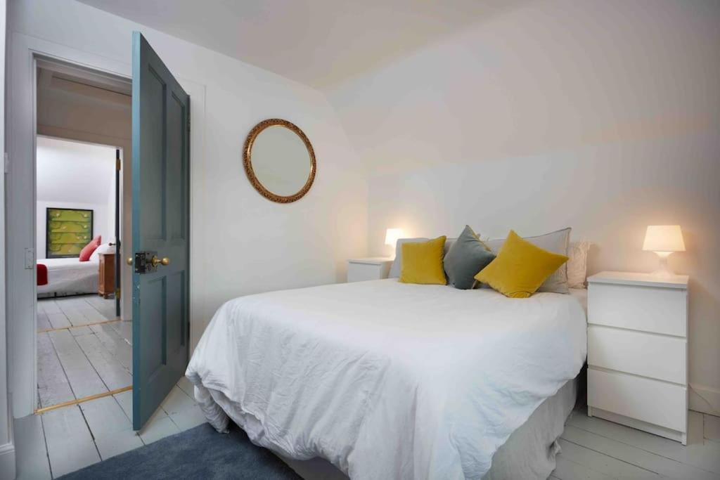Sleeps 10. The Old Pink Library By Loch And River Villa Lochearnhead Esterno foto