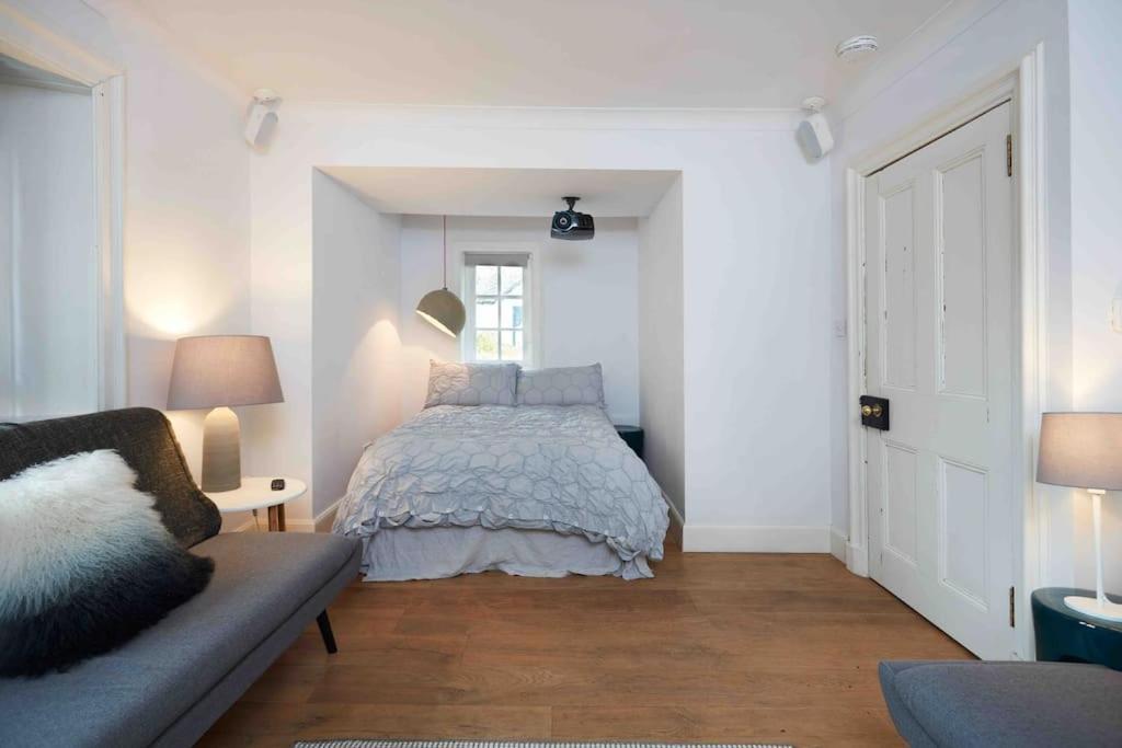 Sleeps 10. The Old Pink Library By Loch And River Villa Lochearnhead Esterno foto